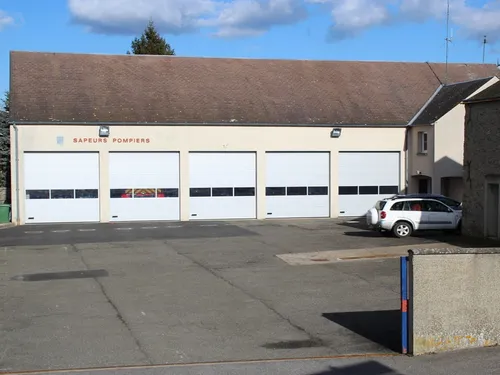 Yvelines : un pompier se perche sur un toit contre la vaccination...
